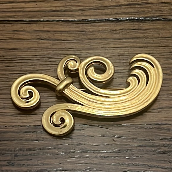 Pin Collection - Picture 4 of 8